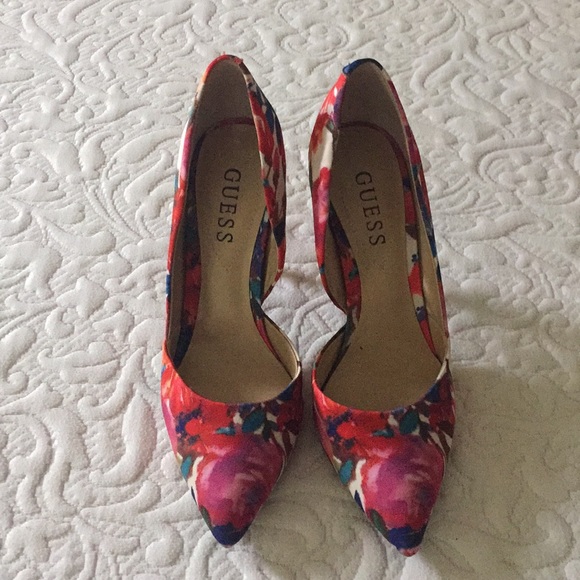 Guess Floral Shoe - Picture 3 of 5